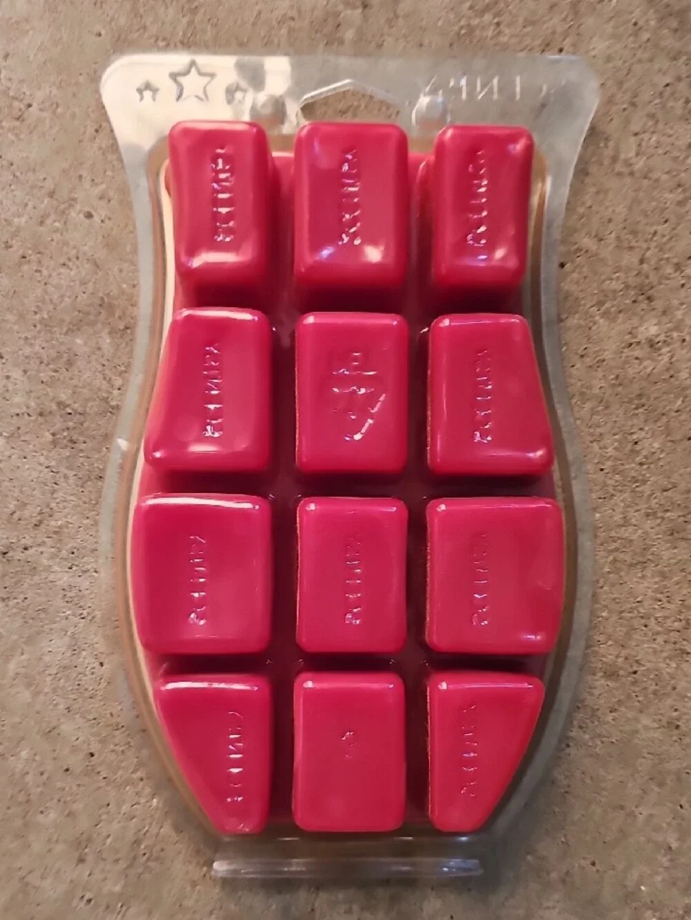 Scentsy Christmas Cottage Wax Brick Red Potpourri Fragrance 17 fl.oz. Cinnamon